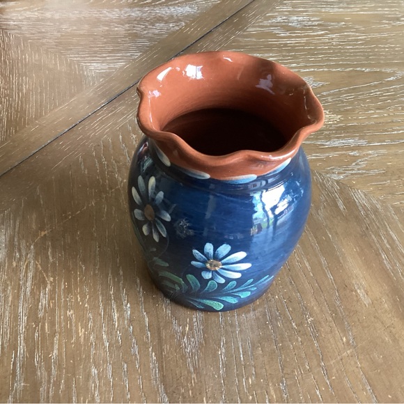Art Pottery Vase - Picture 4 of 8